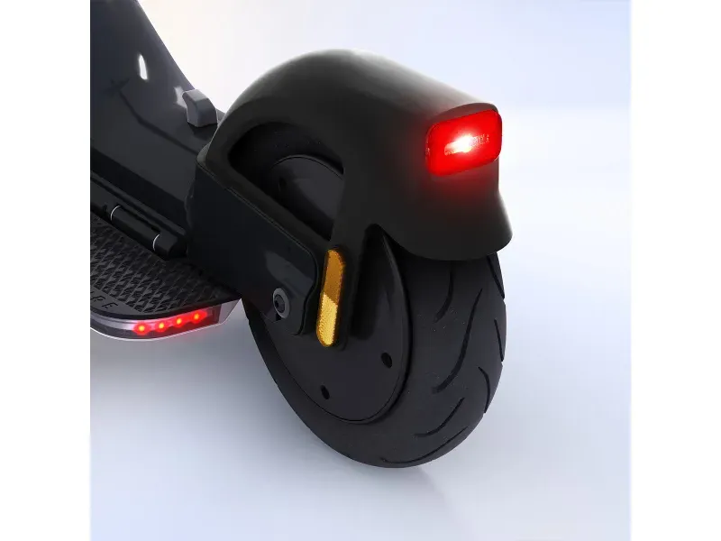 Pure Advance sähköpotkulauta, musta